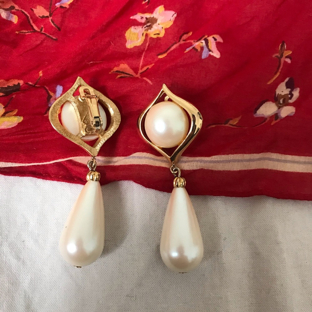 Vintage pearl drop earrings - Picture 2 of 3
